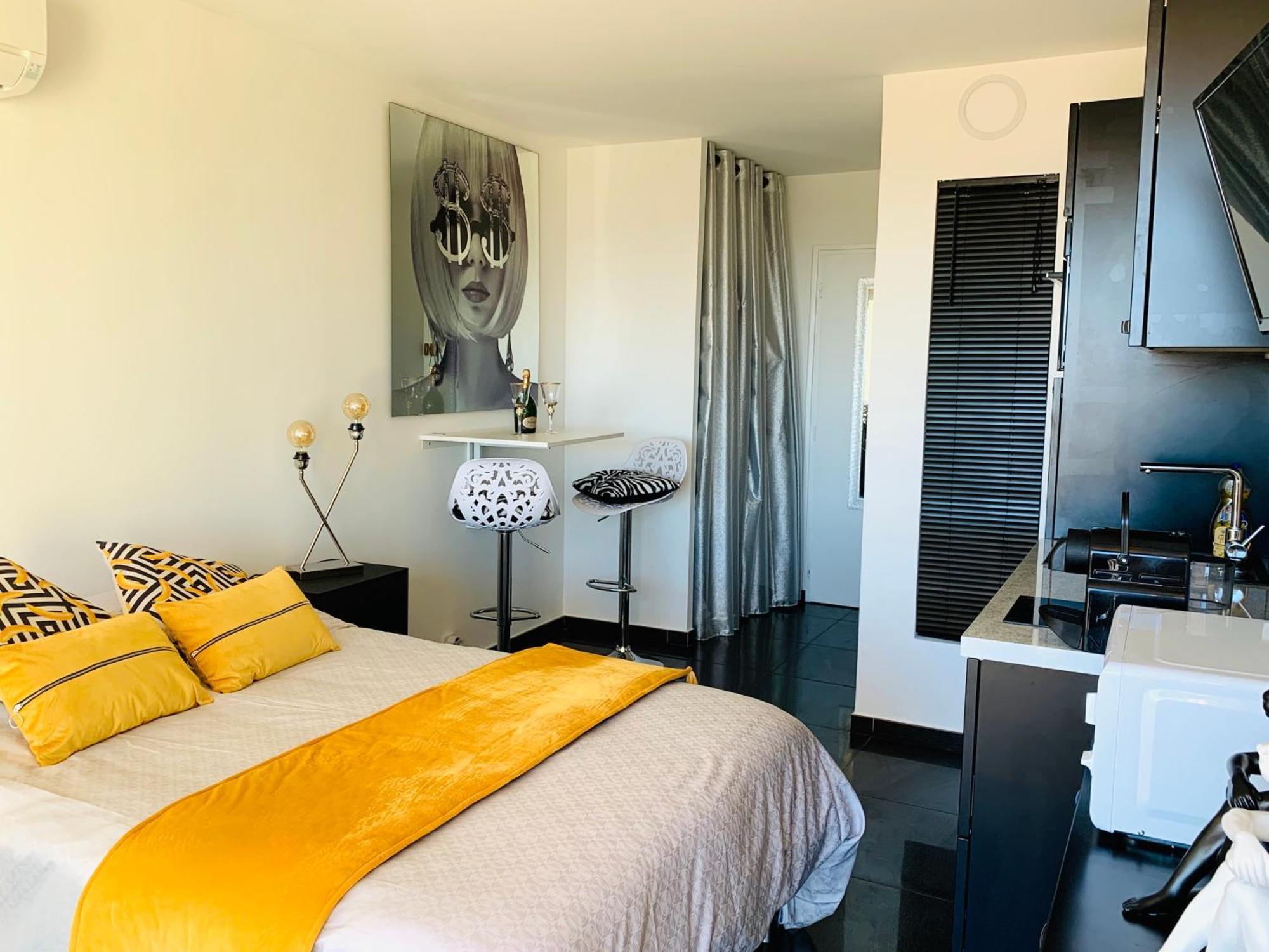 Bagatelle Naturiste Heliopolis Clim Ascenseur Vue Mer Parking Prive آجد المظهر الخارجي الصورة